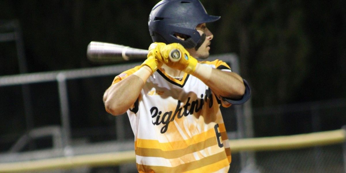 Lightning Grab Series Opener Over Squeeze, 6-3